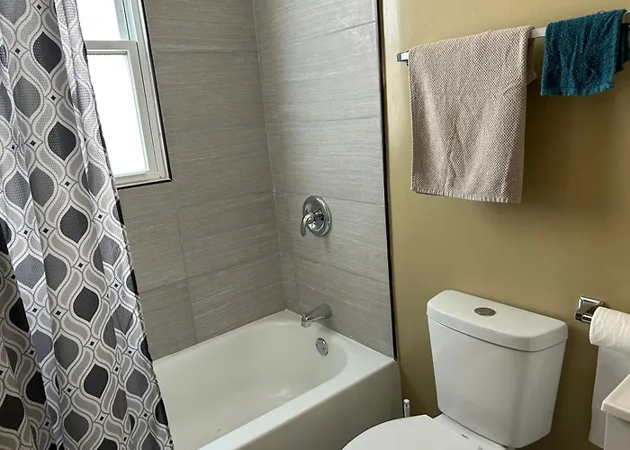 Revelation Hostal Chicago